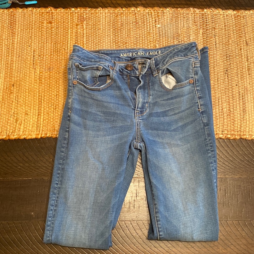 I really like these jeans!!!! They Hug my waist very tight !